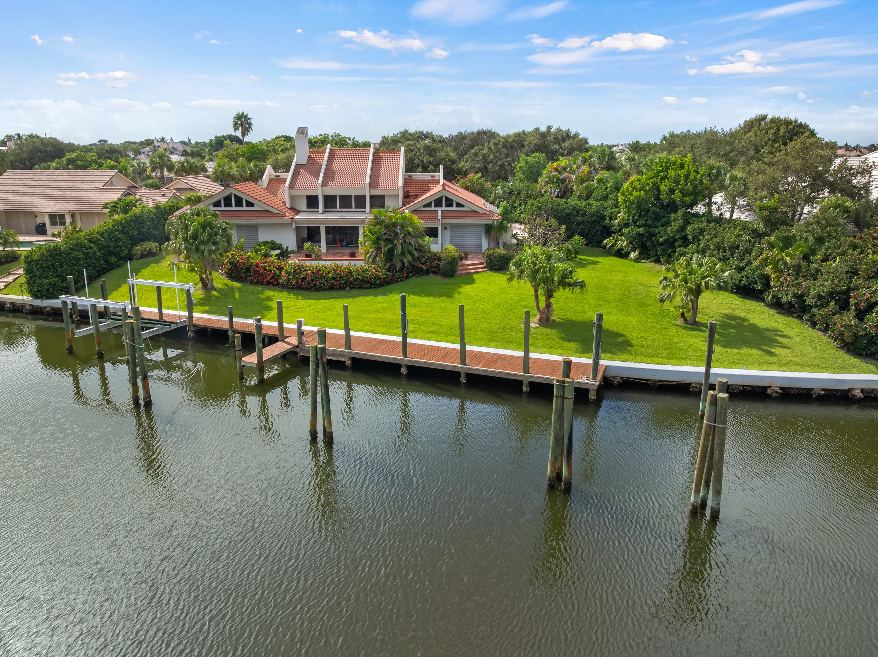 Rearview of dock and house.